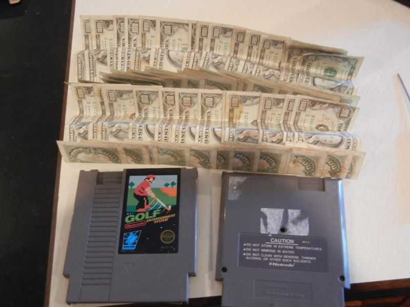 Illustration for article titled Un coleccionista de juegos encuentra drogas escondidas dentro de cartuchos de NES